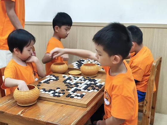 在棋盤上，執(zhí)掌風云變化的小棋手_副本.jpg