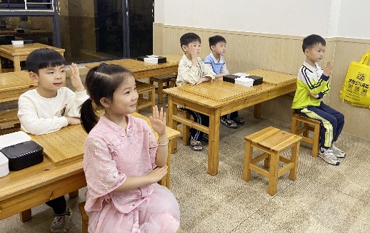 小棋手上起課來非常投入，勤奮認真的你，必定收到累累的碩果_副本.jpg