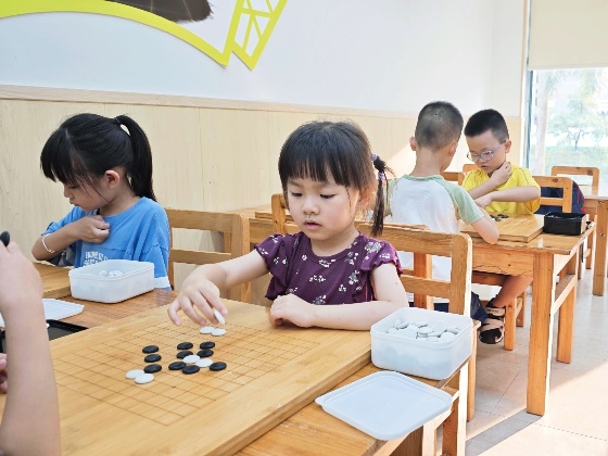 3、我們這一周的照片分享又再次回到了我們小棋手們的課堂日常_副本.jpg