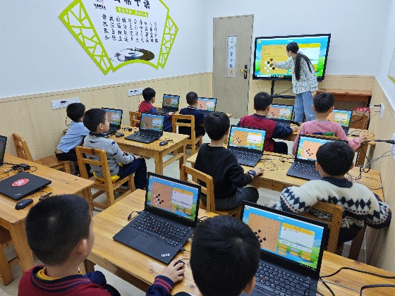 5、一起來看看我們在多媒體課室上課的小棋手們的上課表現(xiàn)吧_副本.jpg