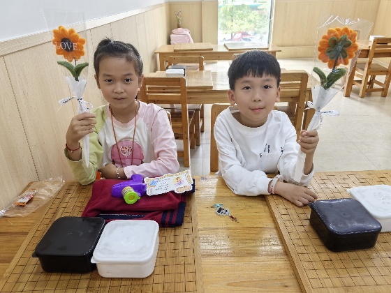 3、為了這個重要的節(jié)日，棋院為媽媽們準備了一份小禮物_副本.jpg